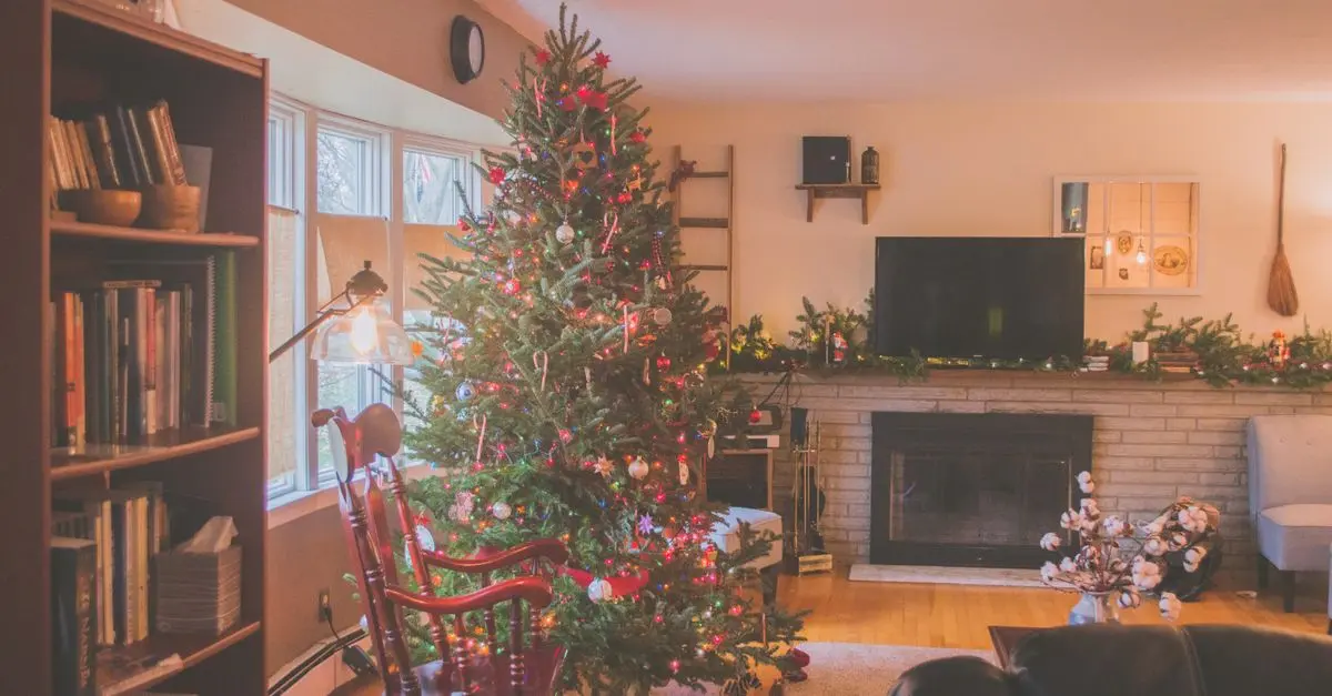 7 erreurs à éviter lors de la décoration de votre sapin
