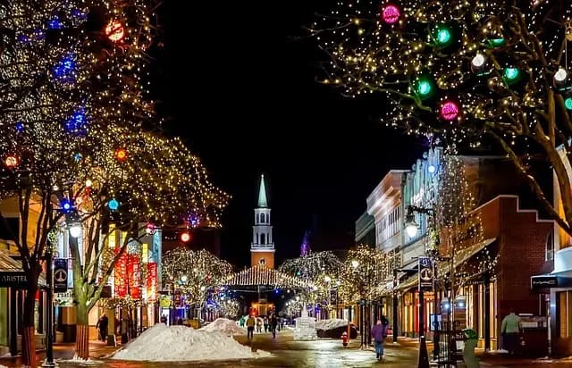 10 astuces pour créer un sapin lumineux et élégant