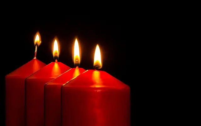 10 astuces pour illuminer votre sapin de Noël de manière créative