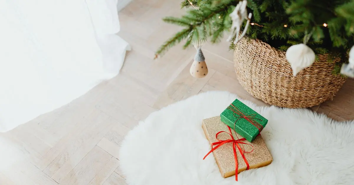 Sapin de Noël blanc : Ambiance pure et moderne