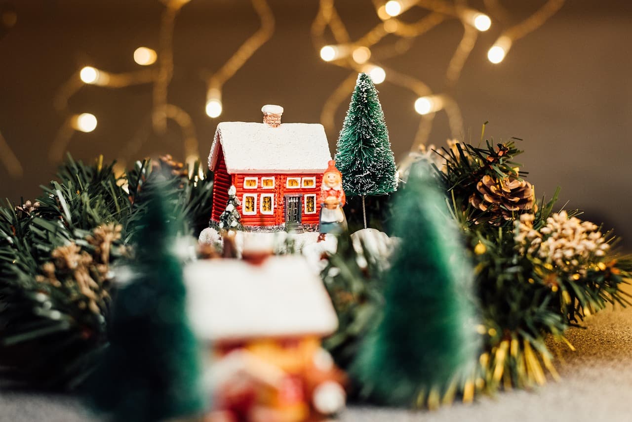 Comment intégrer des sapins lumineux dans votre décoration intérieure